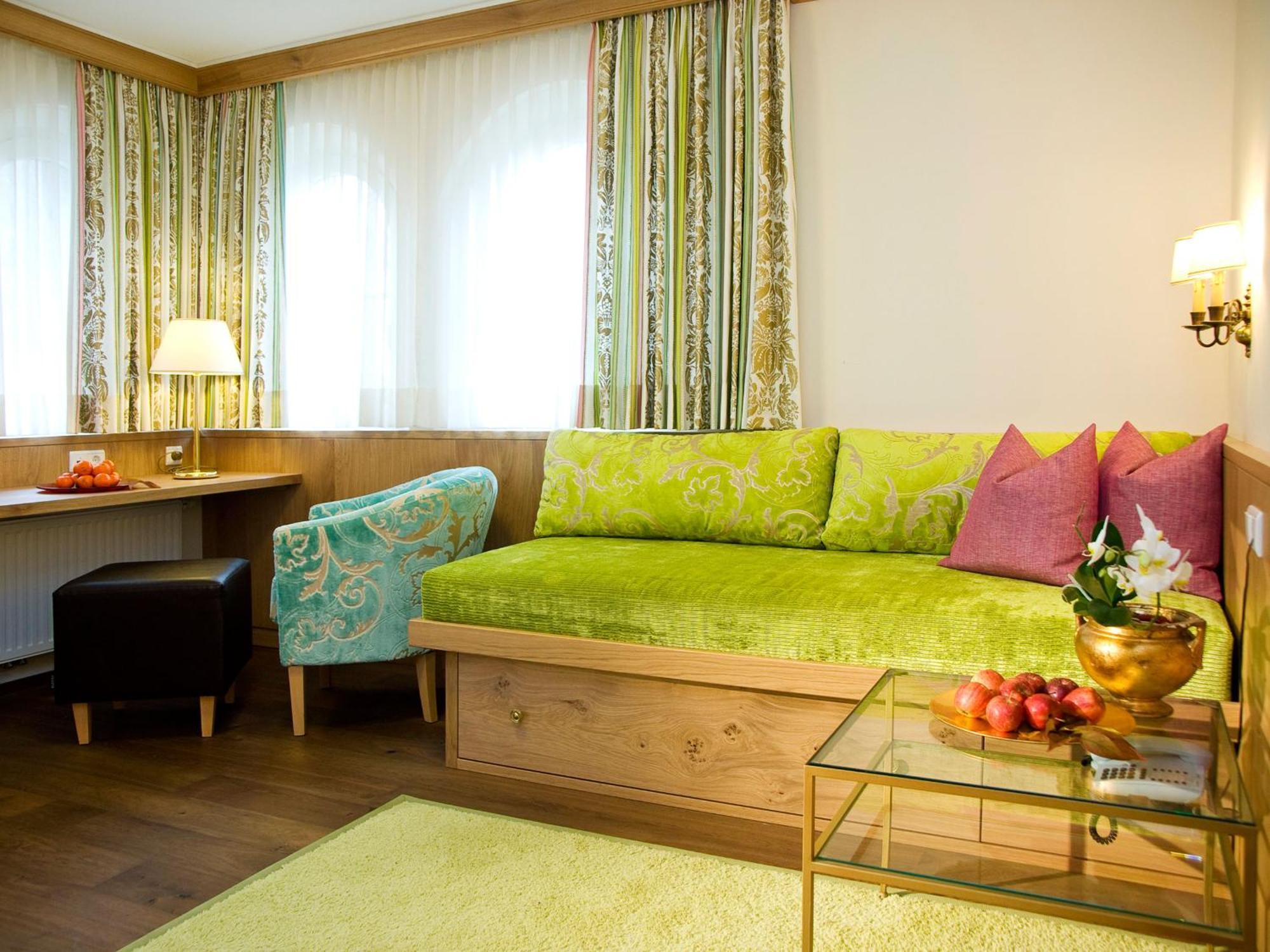 Neuhaus Zillertal Resort ไมย์อาโฮเฟิน ภายนอก รูปภาพ